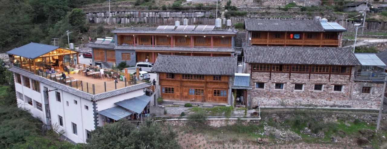 Tiger Leaping Gorge Tea Horse Gasthaus Shangri-La Extérieur photo